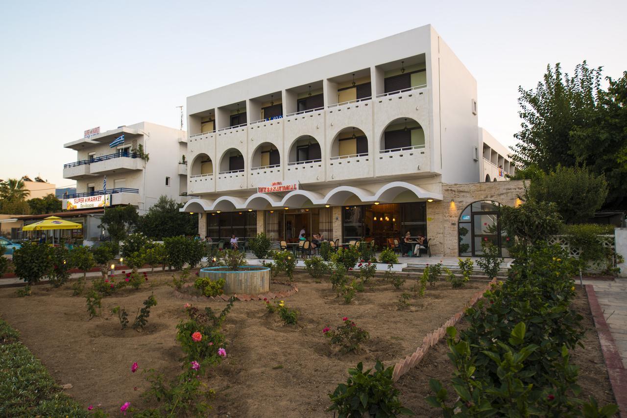 International Hotel คอสทาวน์ ภายนอก รูปภาพ