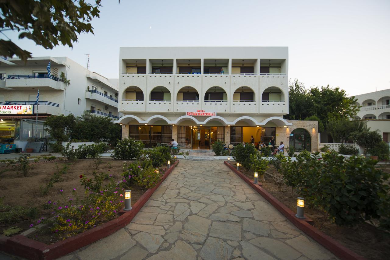 International Hotel คอสทาวน์ ภายนอก รูปภาพ